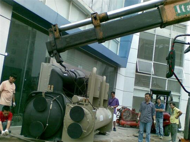 管城随车吊和汽车吊的核心区别是什么？哪种更省钱？