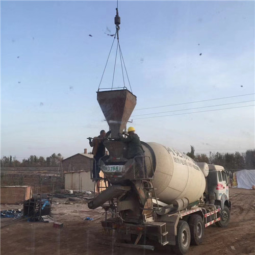 管城“精准瞄准”—— 吊车的 “定位导航” 技术