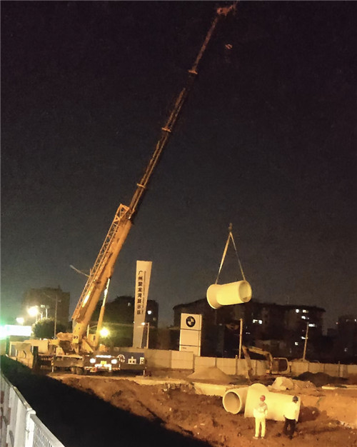 管城“弯臂矫正”—— 吊车的 “形变补偿” 技术