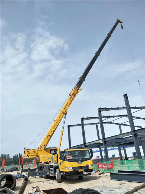 管城超高层建筑钢结构吊装案例